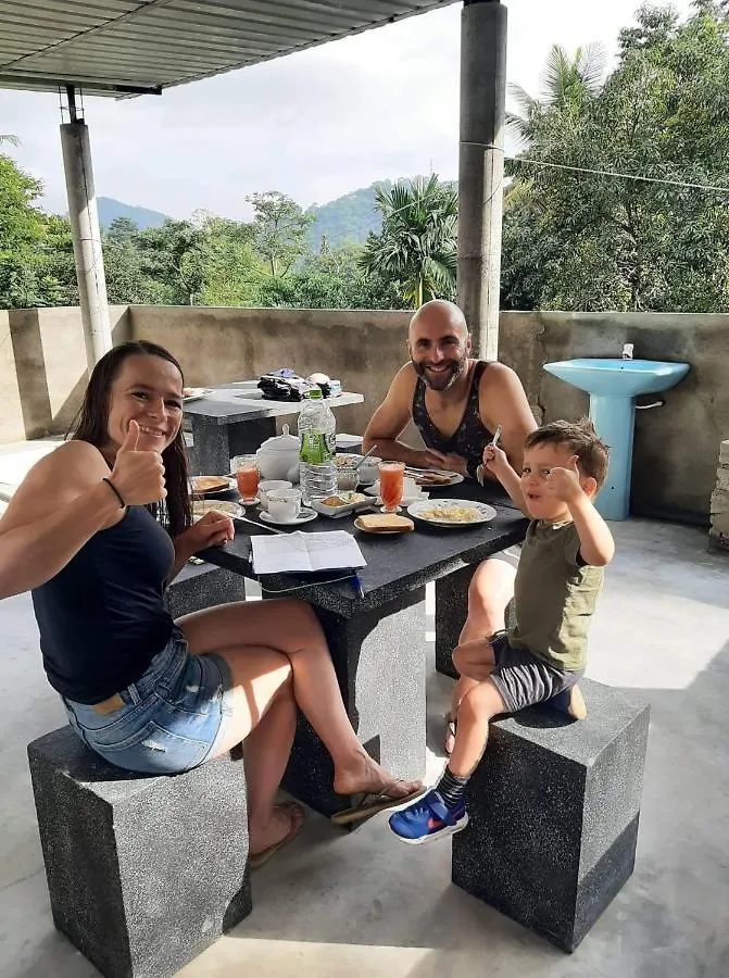 Sura Homestay קנדי