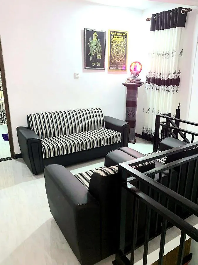 Sura Homestay קנדי