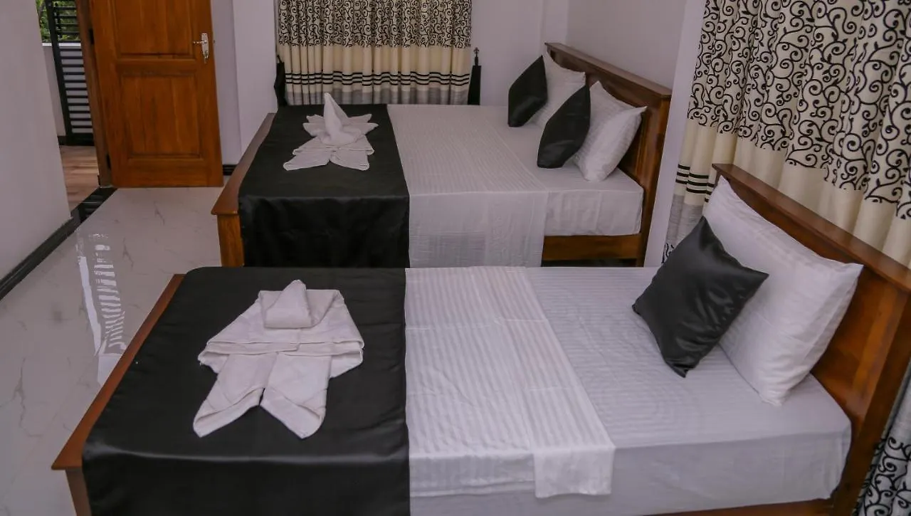 Sura Homestay קנדי